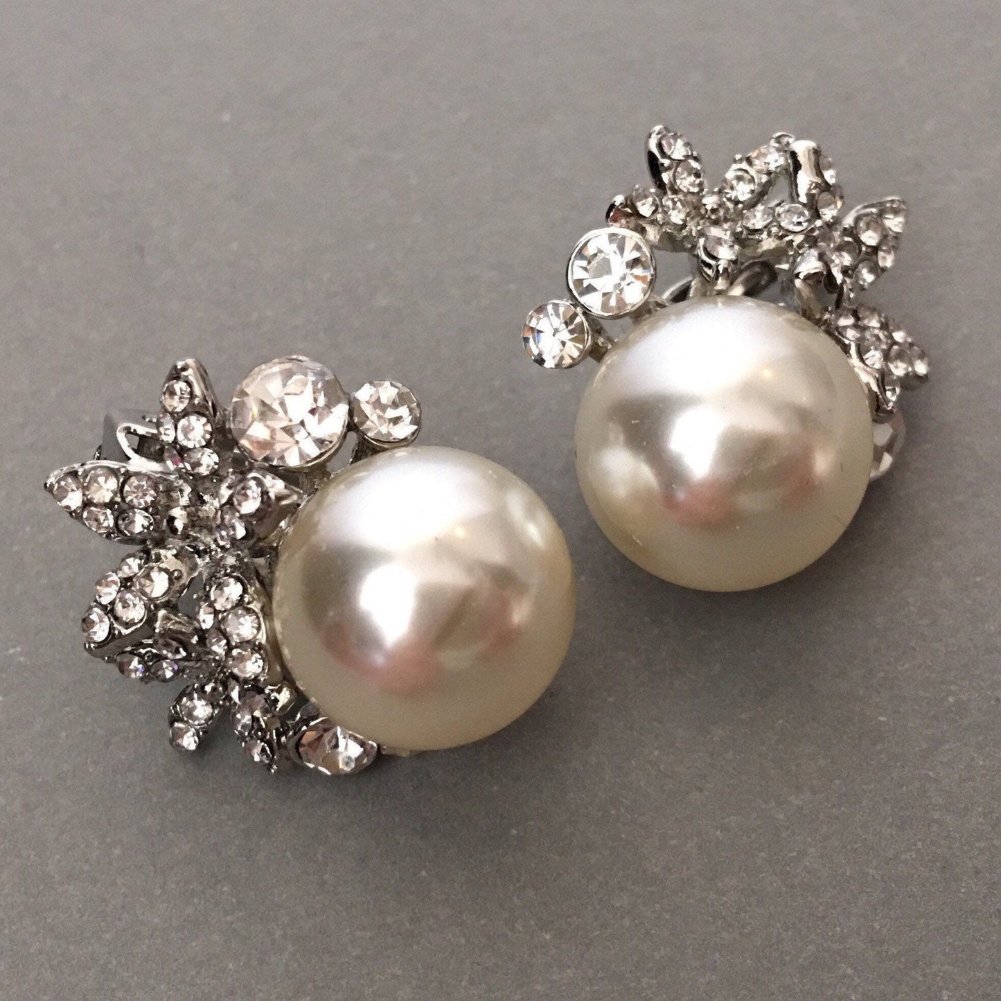 Pearl Clip on Earrings Bridal Earrings with Rhinestone and clipon back in silver with White Pearls classic design wedding earrings clip ons