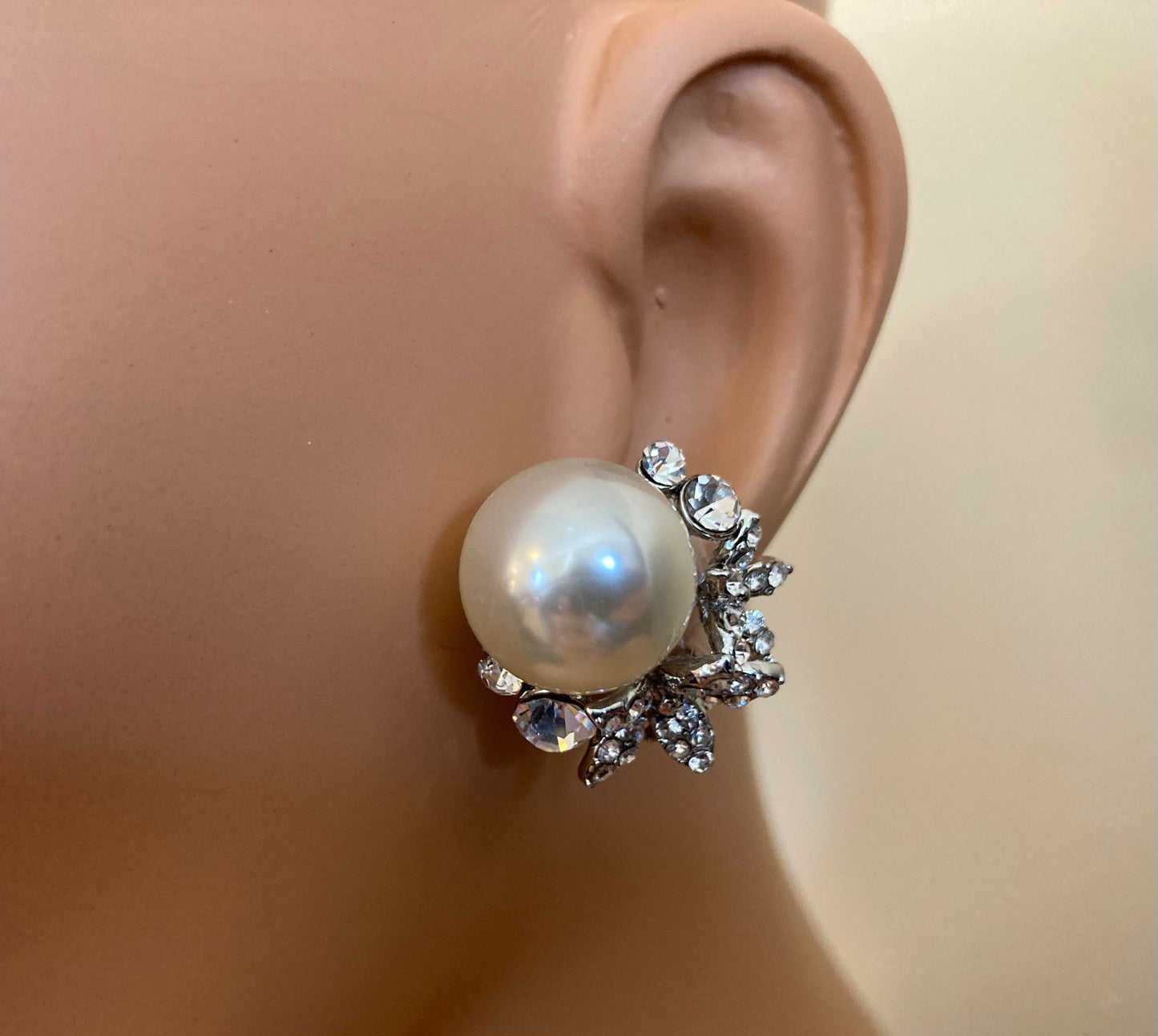 Pearl Clip on Earrings Bridal Earrings with Rhinestone and clipon back in silver with White Pearls classic design wedding earrings clip ons