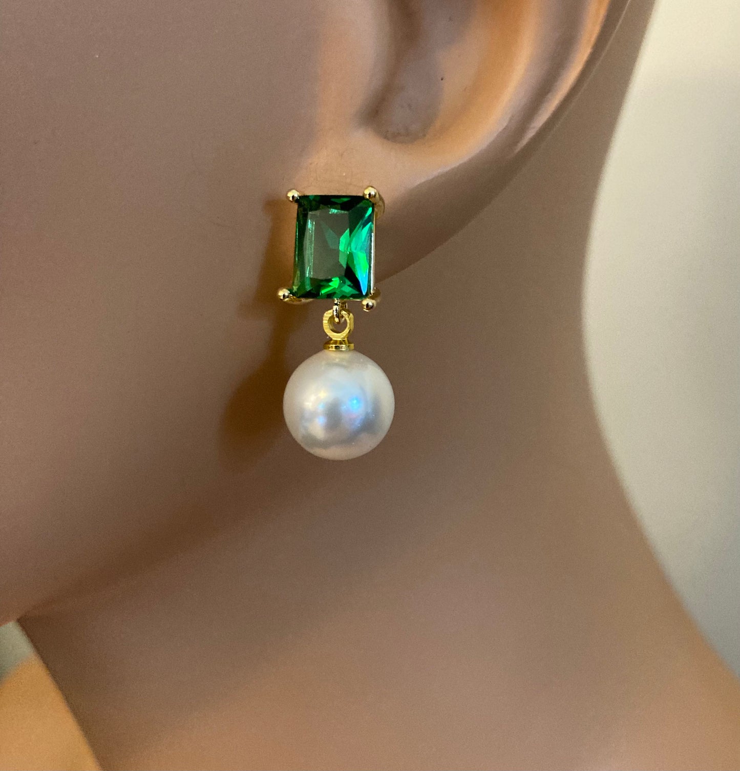 Pearl Earrings with Green Rhinestone White Pearl Earrings Gold or Silver post Emerald Green wedding earrings mother of the bride classic