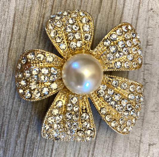 FLOWER brooch in Gold or Silver Pearl Rhinestone Brooch pretty floral pin for Mothers Day Gift Wedding jewelry Mother of the bride wedding